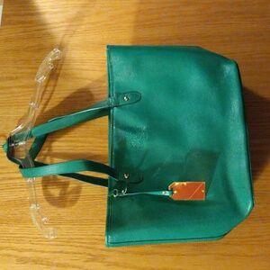 Womens Lauren Ralph Lauren large green tote bag. One strap has alot of peeling